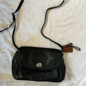 Coach D1432-F28725 Black pebbled leather crossbody bag Purse